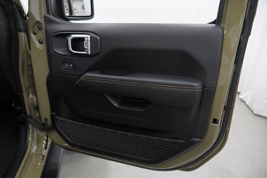 Certified 2025 Jeep Wrangler Unlimited Rubicon 392 AWD/4WD image 46