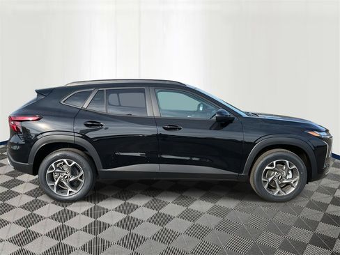 New 2025 Chevrolet Trax LT w/ LT Convenience Package image 6