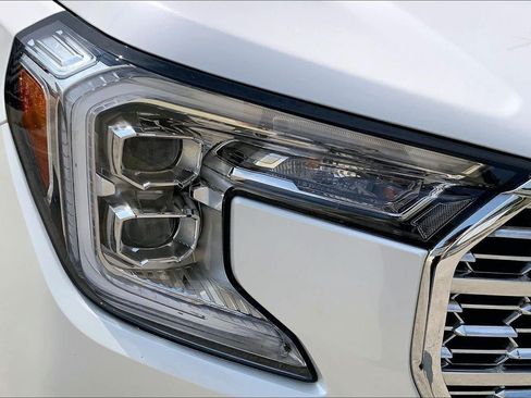 Used 2024 GMC Terrain Denali w/ Denali Premium Package AWD/4WD image 27