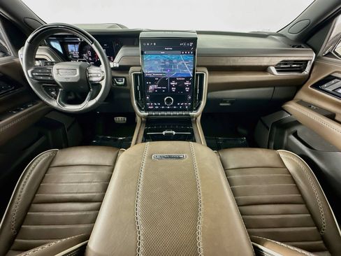 Used 2026 GMC Yukon XL Denali Ultimate w/ LPO, Illumination Package AWD/4WD image 22