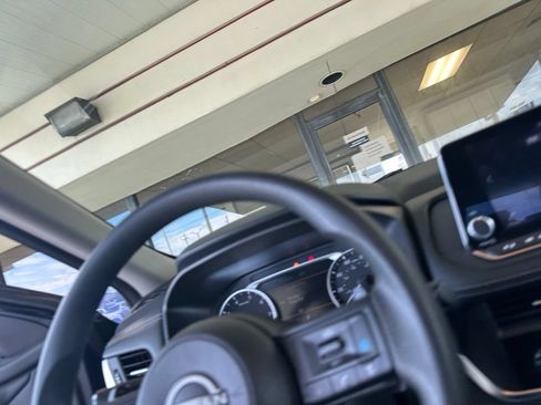 Used 2024 Nissan Rogue SV AWD/4WD image 16