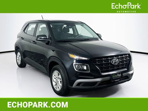 Used 2025 Hyundai Venue SE image 1