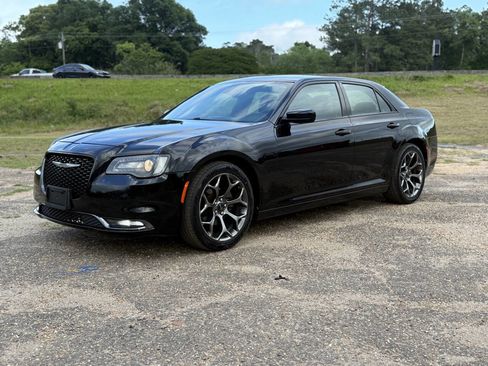 Used 2016 Chrysler 300 S RWD image 1
