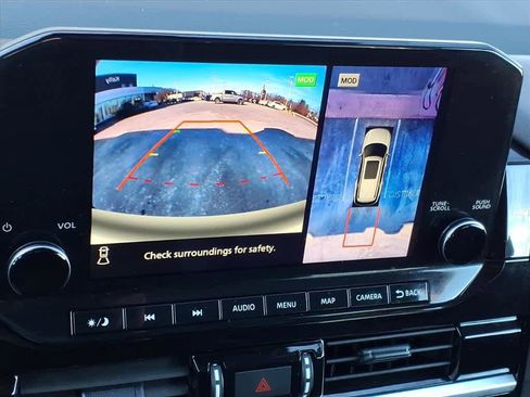 Certified 2024 Nissan Pathfinder SL w/ Black Appearance Package image 19