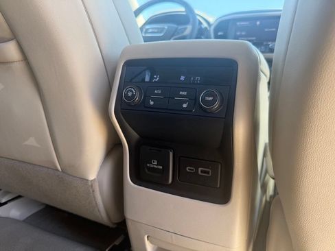 Used 2023 GMC Acadia Denali w/ Denali Ultimate Package AWD/4WD image 21