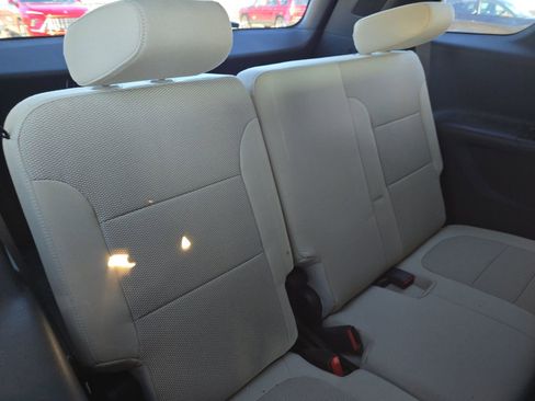 Used 2022 Chevrolet Traverse LS image 14