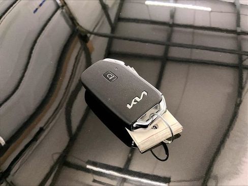 Used 2023 Kia Sportage EX AWD/4WD image 9