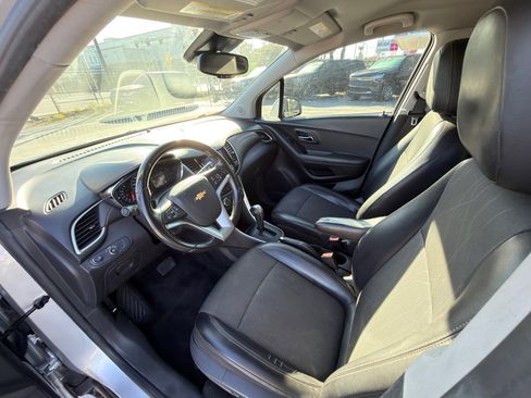 Used 2019 Chevrolet Trax LT w/ LT Convenience Package image 14