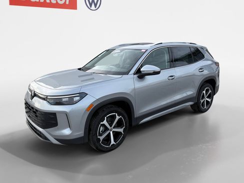 New 2025 Volkswagen Tiguan SE image 14