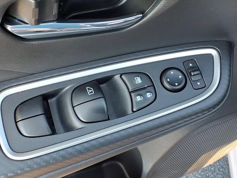 Used 2025 Nissan Versa SR w/ Trunk Package FWD image 7