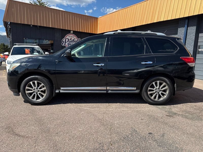 Used 2013 Nissan Pathfinder SL AWD/4WD image 2
