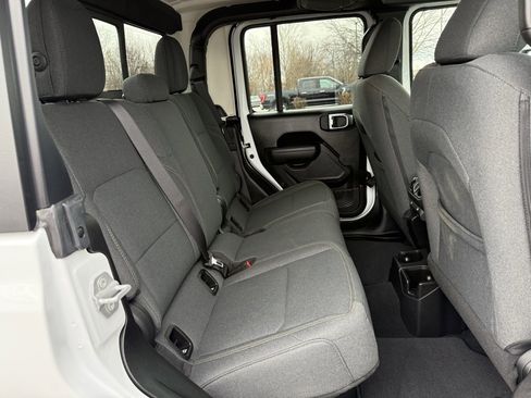 Used 2025 Jeep Gladiator Sport image 42