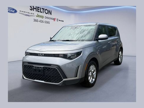 Used 2025 Kia Soul LX w/ LX Technology Package FWD image 1
