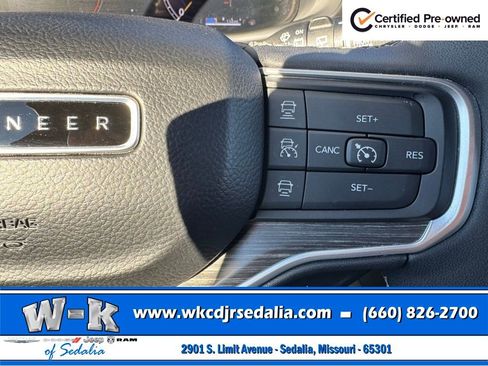 Certified 2024 Jeep Wagoneer Series III AWD/4WD image 15