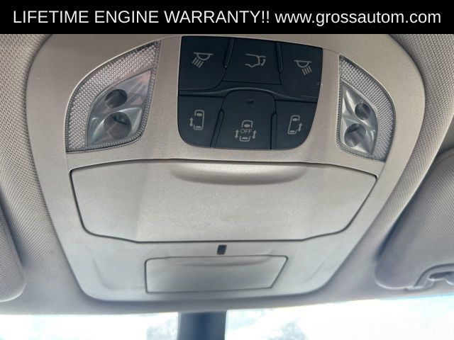 Used 2024 Chrysler Pacifica Touring-L FWD image 37