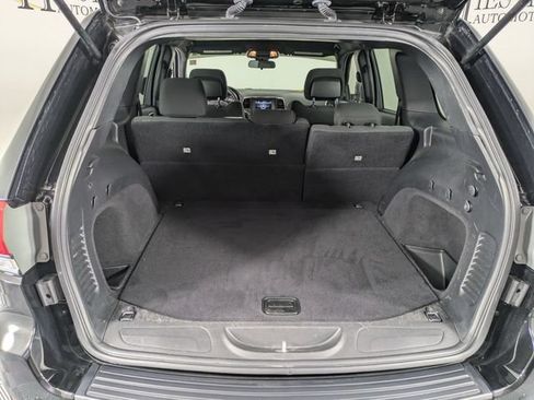 Used 2019 Jeep Grand Cherokee Laredo RWD image 29