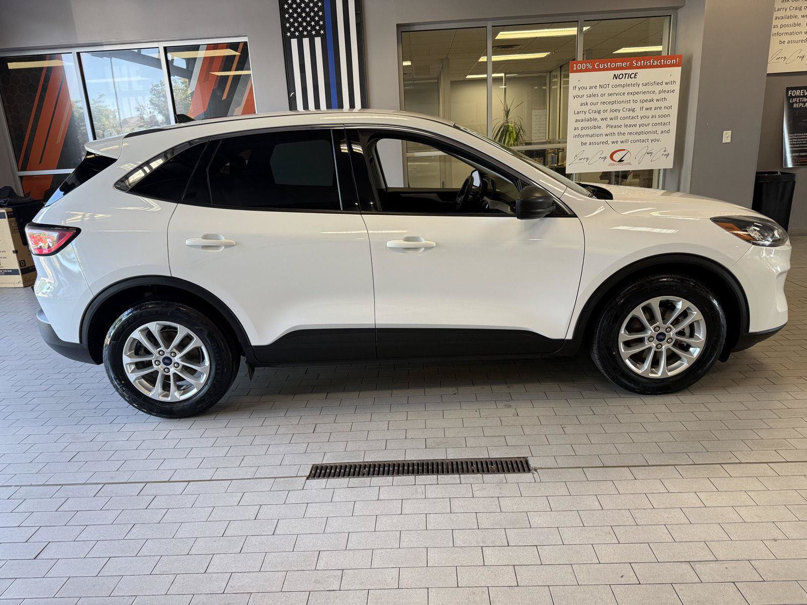Used 2022 Ford Escape SE FWD image 1