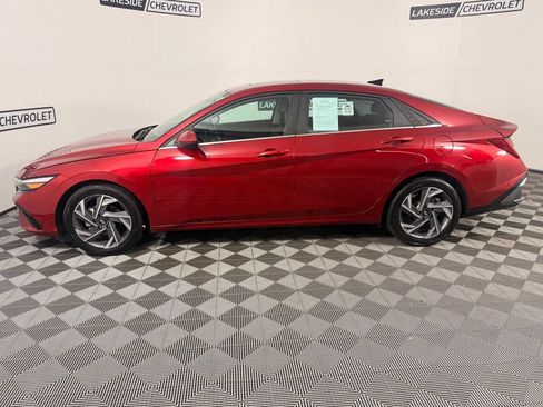 Used 2025 Hyundai Elantra SEL FWD image 3