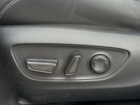 Used 2023 Toyota RAV4 XLE Premium image 28