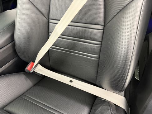 Certified 2023 Porsche Cayenne Platinum Edition image 35