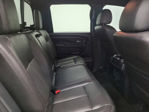 Used 2018 Nissan Titan SV w/ SV Convenience Package RWD image 19