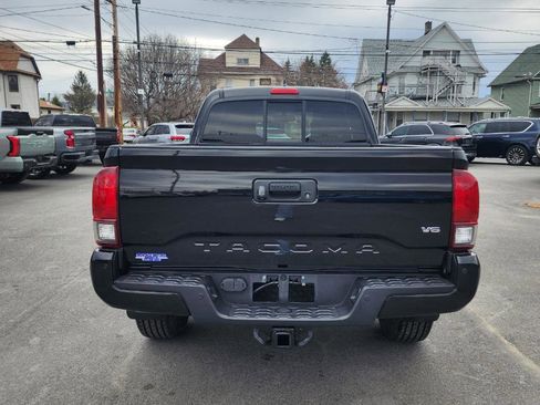 Used 2016 Toyota Tacoma TRD Off-Road w/ Premium & Technology Package image 21