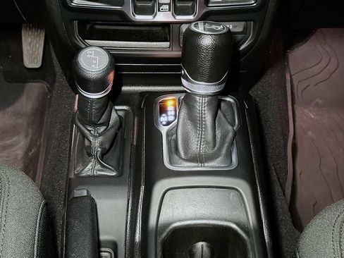 Used 2018 Jeep Wrangler Unlimited Sport S AWD/4WD image 17