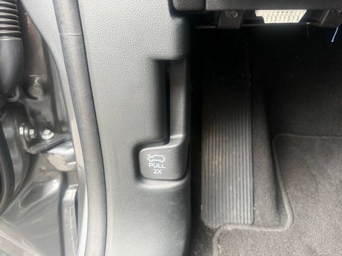 Used 2024 Ford Explorer XLT AWD/4WD image 20