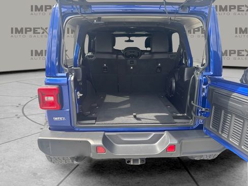 Used 2018 Jeep Wrangler Unlimited Sahara w/ Dual Top Group AWD/4WD image 22