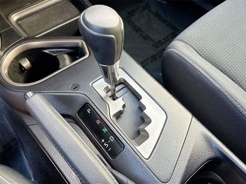Used 2018 Toyota RAV4 XLE FWD image 16