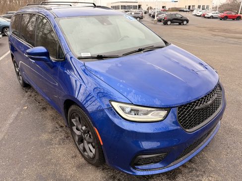Used 2021 Chrysler Pacifica Touring w/ S Appearance Package image 1