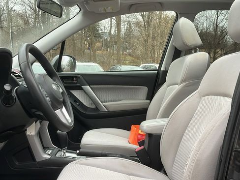 Used 2017 Subaru Forester 2.5i Premium image 14