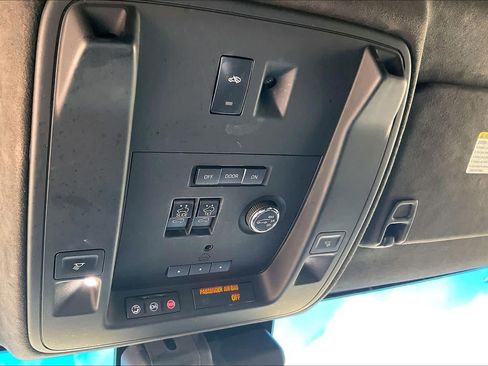 Used 2018 Cadillac Escalade ESV Platinum AWD/4WD image 33