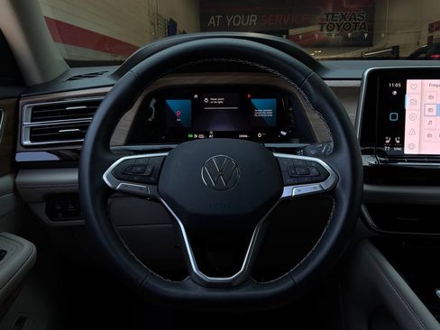 Used 2026 Volkswagen Atlas SE FWD image 39