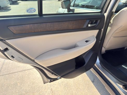 Used 2017 Subaru Outback 2.5i Limited AWD/4WD image 28