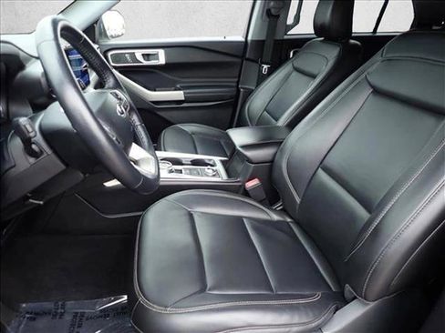Used 2022 Ford Explorer XLT w/ Equipment Group 202A AWD/4WD image 12