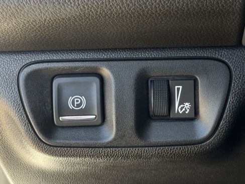 Used 2023 GMC Acadia SLE w/ Driver Convenience Package image 24