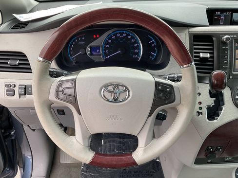 Used 2014 Toyota Sienna Limited w/ Limited Premium Package AWD/4WD image 17