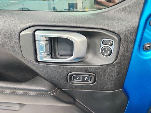 Used 2020 Jeep Wrangler Unlimited Sahara image 28