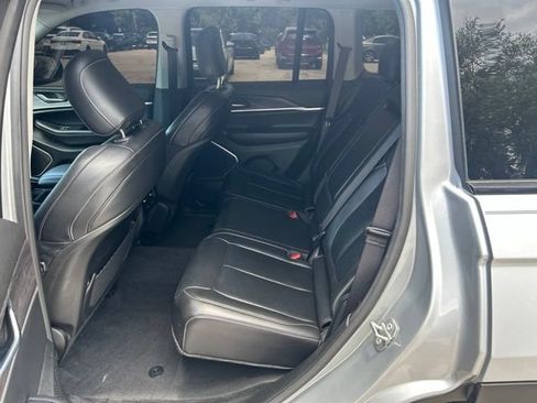 Used 2022 Jeep Grand Cherokee Limited AWD/4WD image 6