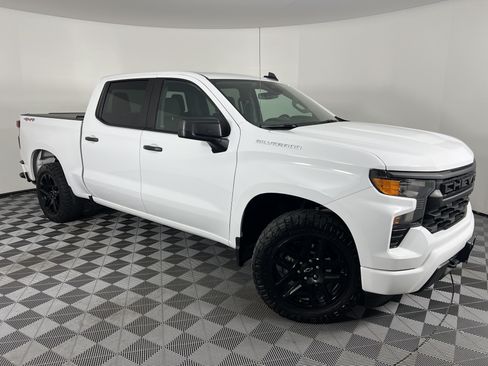 Used 2023 Chevrolet Silverado 1500 Custom AWD/4WD image 2