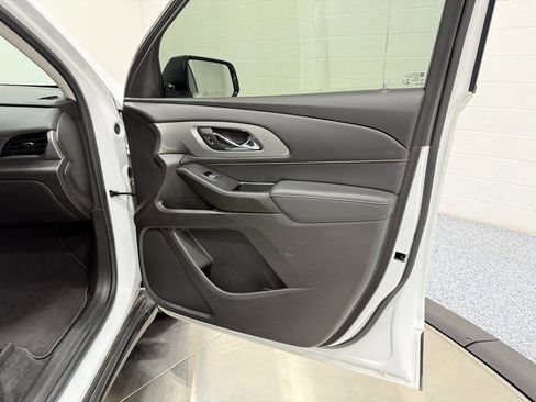 Used 2021 Chevrolet Traverse LS image 24