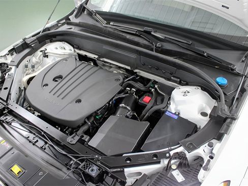 Certified 2023 Volvo XC60 B5 Ultimate w/ Climate Package image 27