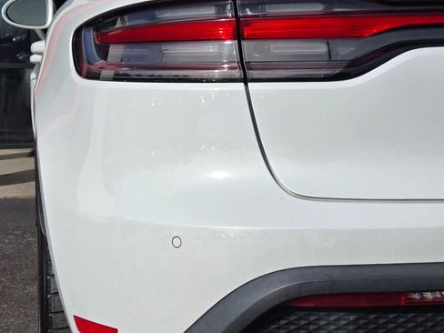 Used 2022 Porsche Macan Base image 12