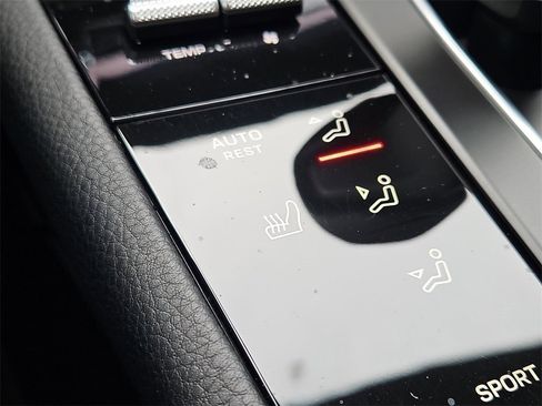 Certified 2025 Porsche Macan image 23