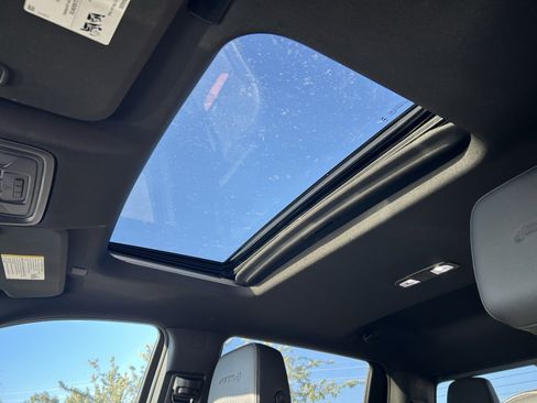 Used 2024 GMC Sierra 2500 AT4 w/ Technology Package image 11