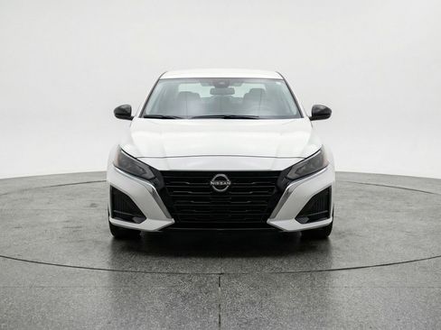Used 2025 Nissan Altima 2.5 SV image 2