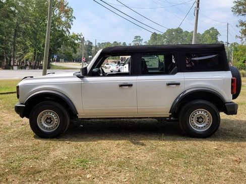 New 2025 Ford Bronco Base image 4