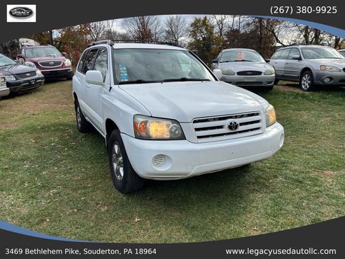 Used 2005 Toyota Highlander 4WD V6 w/ 3rd Row image 2