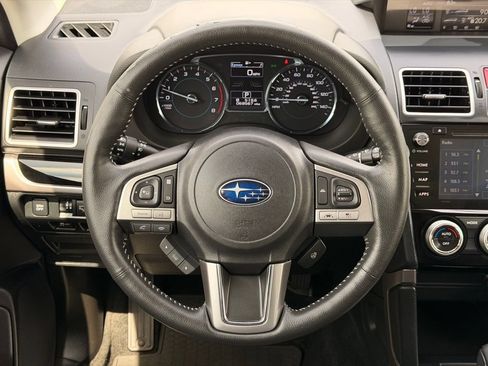 Used 2017 Subaru Forester 2.5i Touring AWD/4WD image 5